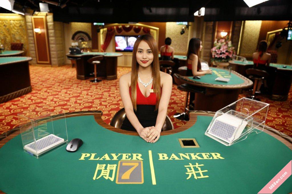 play live baccarat free